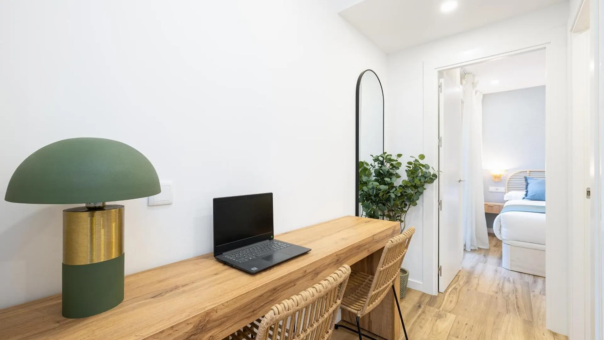Apartment Bright Renovated -Terrace -1Bedroom 1Bath Malaga