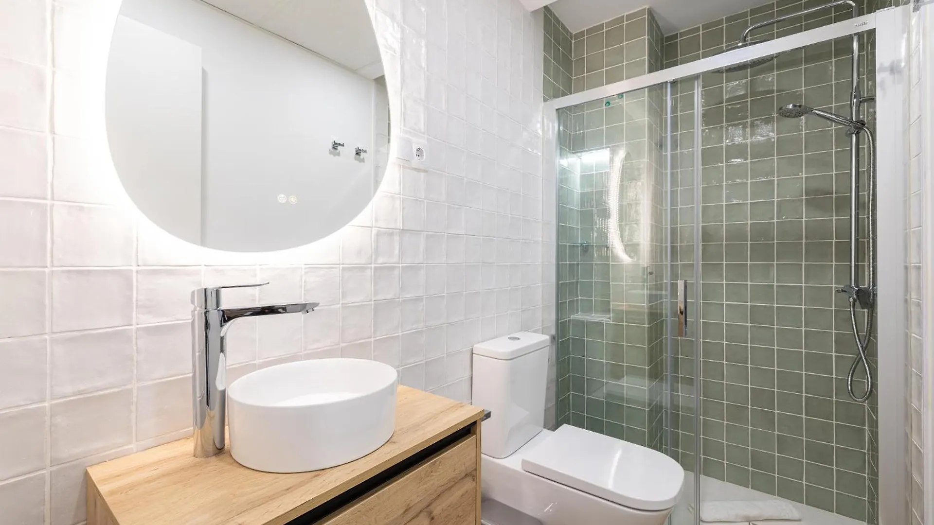 Apartment Bright Renovated -Terrace -1Bedroom 1Bath Malaga Spain