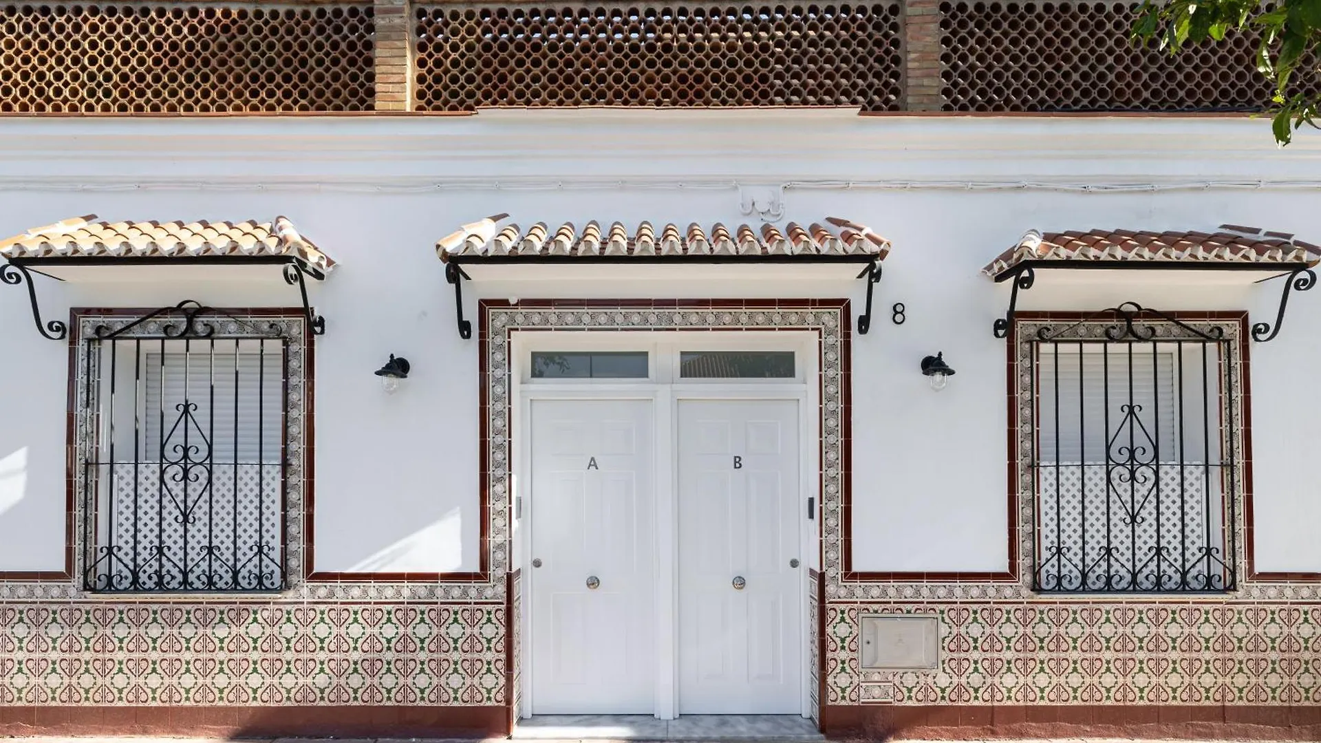 Bright Renovated -Terrace -1Bedroom 1Bath Malaga Apartment
