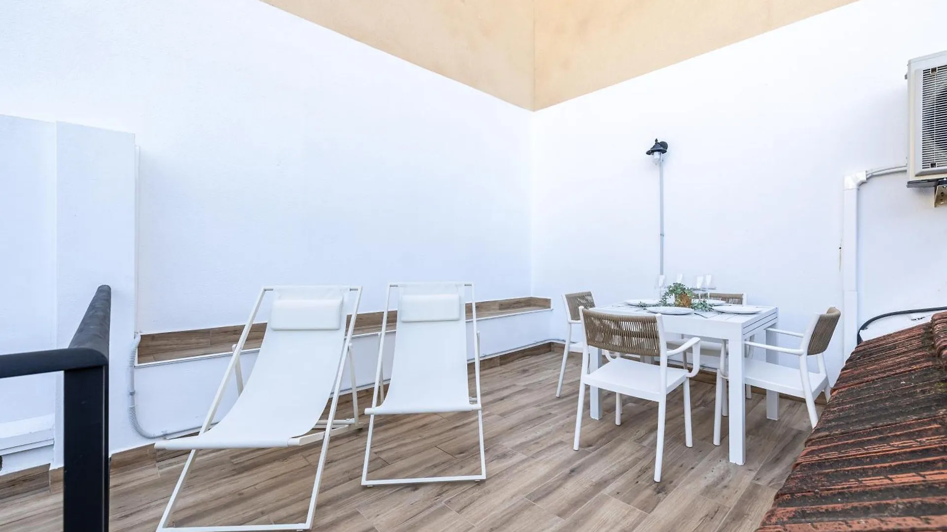 Bright Renovated -Terrace -1Bedroom 1Bath Malaga