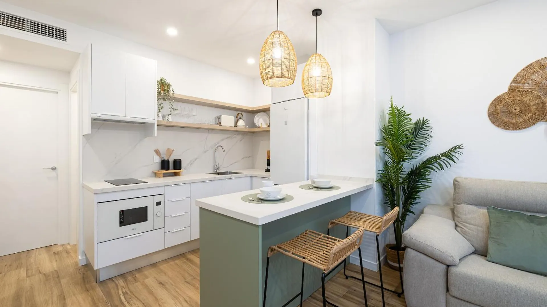 Bright Renovated -Terrace -1Bedroom 1Bath Malaga Spain